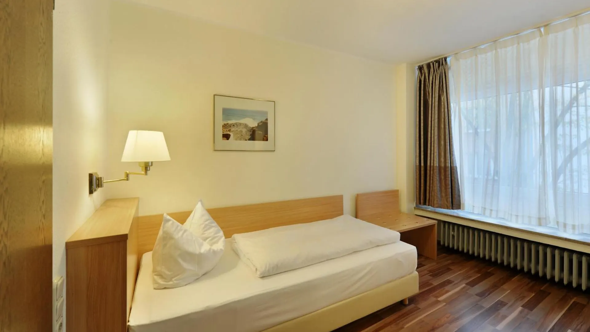 Bellevue Hotel Düsseldorf 3*,  Almanya